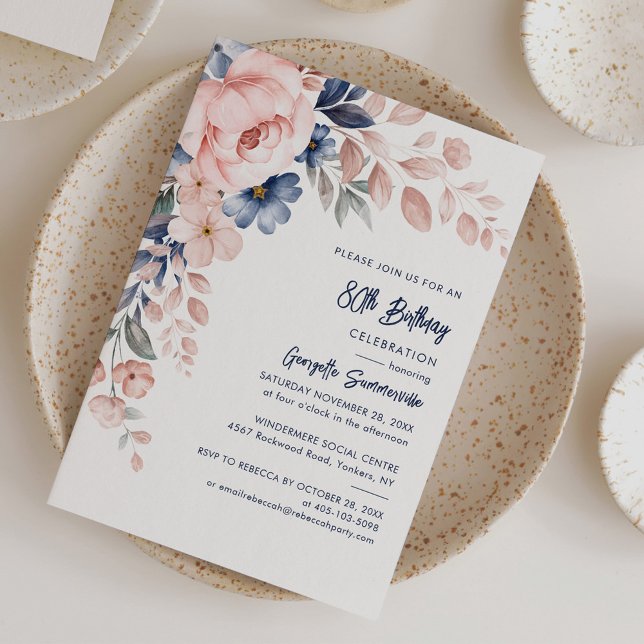 Rosa Blommigt Script 80:e Födelsedagsfesten Inbjudningar (Pink Floral 80th Birthday Party Invitation)