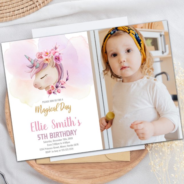 Rosa Blommigt Unicorn Birthday-inbjudningar med fo Inbjudningar (Pink Floral Unicorn Birthday Invitations w photo)