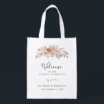 Rosa Blommigt Välkomstpåse för vattenfärg i Bröll Återanvändbar Påse<br><div class="desc">Den här välkomstpåsen för gästen i elegant bröllop har vattenfärgbilder med  rosa och sage grönt blommigt med klassisk serif-typografi. Se samlingen för koordinerande element och meddela mig om du behöver ett objekt som inte finns i samlingen ännu.</div>