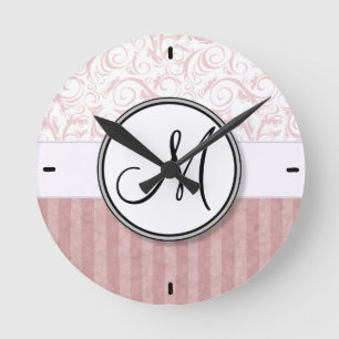 Rosa Blommigt Wisps & Rand med Monogram Rund Klocka