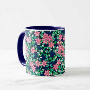 Rosa blommor, mörk blått bakgrund mugg