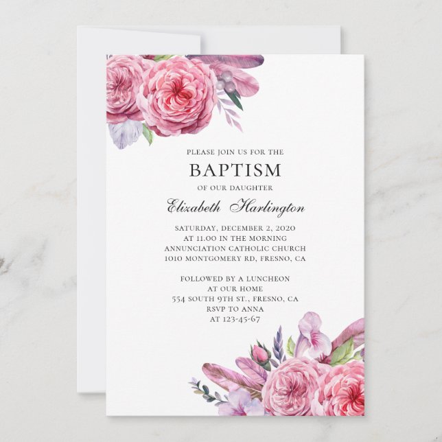 Rosa blommor och fjädrar. Boho blommigt baptism Inbjudningar (Framsida)