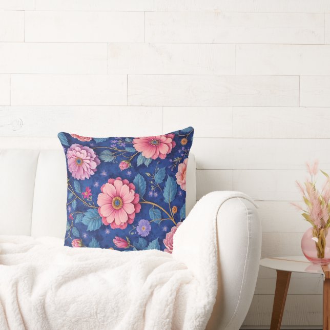 Rosa blommor på livlig blå mönster kudde (Soffa)