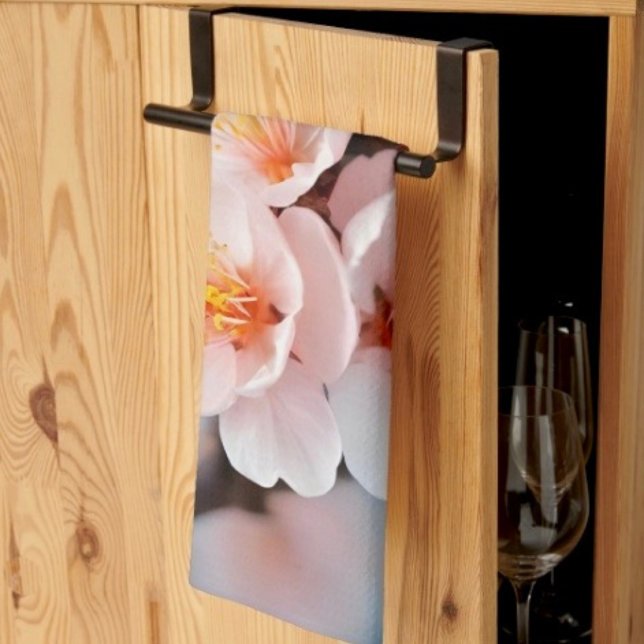 Rosa Blomster Magi Kökshandduk (Brighten Mom’s kitchen with this charming towel—perfect for a thoughtful Mother’s Day gift.
)