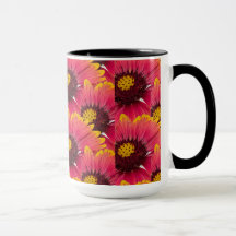 Rosa blomsterkaffekopp med kägelblomma