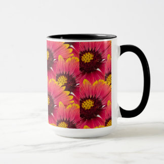 Rosa blomsterkaffekopp med kägelblomma mugg