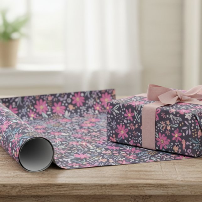 Rosa blomstermönster med sprinkles presentpapper (Pink floral sprinkles wrapping paper, perfect for a little girl's birthday or baby shower gift.)