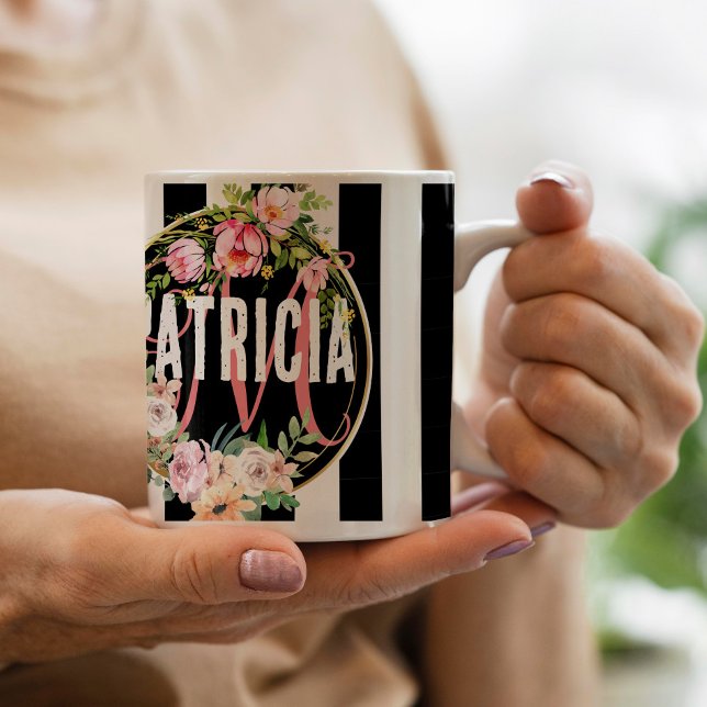 rosa Blomsvart och vitt Rand monogram Kaffemugg (Skapare uppladdad)