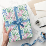 Rosa Blue Watercolor Blommigt Baby Möhippa Presentpapper<br><div class="desc">Söt rosa och blåa blommor på denna inslagna papper. Perfekt för födelsedagar,  möhippor,  babyduschar och bröllopsgåvor.</div>
