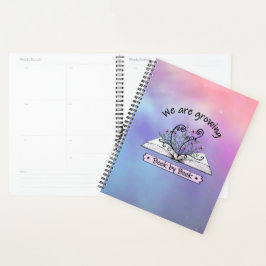 Rosa Blumen, die aus Buch wachsen