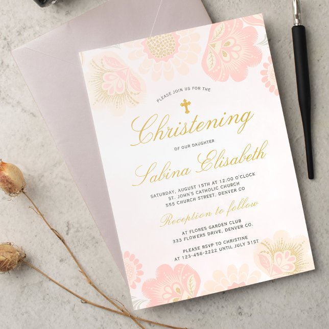 Rosa Blush Blommig Flicka Dop Guld Kors Inbjudningar (Skapare uppladdad)