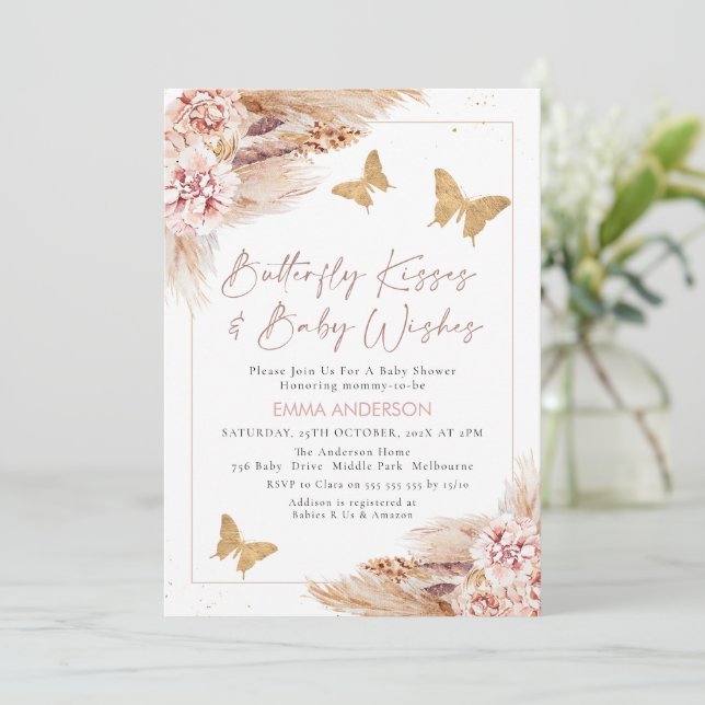 Rosa Boho Blommigt Butterfly Kisses Baby Shower Inbjudningar (Stående Fram)