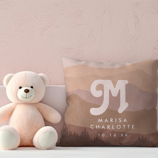 Rosa Boho Monogram Mountain & Forest Retro Nursery Kudde (Skapare uppladdad)