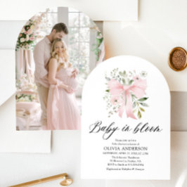 Rosa Bow Baby i Bloom Blommigt Girl Baby Shower Inbjudningar