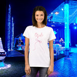 Rosa bow Bachelorette Party T Shirt<br><div class="desc">En t-shirt för en bachelorette-fest. Framsida: en rosa båge och ord: Bride Back: Personalize and add the namn of the bride to be,  add the party date.</div>