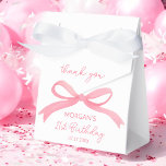 Rosa Bow Födelsedagsfest Tack Namn Presentaskar<br><div class="desc">Visa tacksamhet med elegans genom att använda våra Födelsedagsfester för favoritboxar för Rosa i Namn! De här charmeringsrutorna har en mjuk rosa färg och ett tack till personligen, skapar dem perfekt för att de har lagt till en speciell beröring till firande. De är särskilt utformade för att förpacka små presenter...</div>