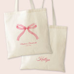 Rosa Bow Girly Coquette Anpassningsbar Bachelorett Tygkasse<br><div class="desc">Med det här trendiget kan du anpassa  till namn och datum eller plats med hjälp av en rosa-butik. Perfekt för att lägga till lite roligt och flust i evenemanget.</div>