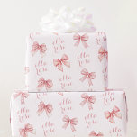 Rosa Bow Namn Presentpapper<br><div class="desc">Gör din gåva ännu mer speciell med den här Personlig Rosa Bow Wrapping-Papper som innehåller ett känsligt mönster av mjuka rosor och möjligheten att lägga till ett eget namn! De elegant rosa bows är perfekt för bröllop, möhippor, babyduschar, födelsedagar och andra speciella tillfällen. Anpassa designen genom att lägga till mottagarens...</div>