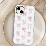 Rosa Bow Preppy Coquette Mönster Monogram Initiale<br><div class="desc">Personlig iphone case med giftig rosa bugar mönster i preppy coquette stil. Lägg till ditt namn, monogram eller inledande. Designad för iPhone 14 Plus men passar många andra modeller. Om du väljer en annan modell kontrollerar du att designen fortfarande ser underbar ut i förhandsvisningen och om det behövs är den...</div>