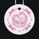 Rosa Bow Retro Heart Coquette Cake Birthday Gåvor Etiketter<br><div class="desc">Indulge i charmen från vår Retro Coquette Cake Collection. Den här körsbärssöta enembeln har en hjärtformad coquettekaka i vintage, försedd med rosa coquette-knärör och söt smörgräddicering, som fångar essensen av klassisk romantik. Perfekt för dem som kärlek har en aning nostalgiskt sött, denna samling tillför en lekfull och elegant till alla...</div>
