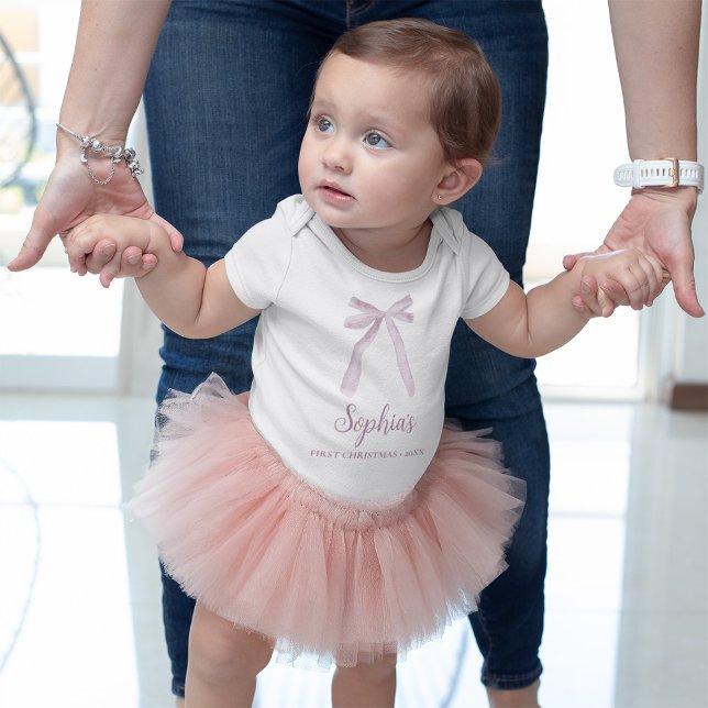 Rosa Bow ribbon Baby första juldagen anpassningsba T Shirt (Sweet ribbon bow, baby girl's first christmas. Fancy cute.)