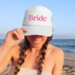 Rosa Bride Bachelorette Truckerkeps<br><div class="desc">Roligt,  flirt rosa med enkel lodrät blockering för bruden till bära på bakteriepartiet. Söt är för dina flickor helg! Säg mig om du vill att något annat än det du ser här-lycklig ska skapa anpassningsbar åt dig.</div>