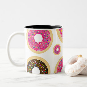 Rosa & brun Sprinkle Donuts Modern Roligt Cute Två-Tonad Mugg