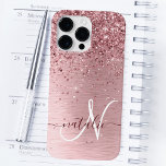 Rosa Brushed Metall Glitter Monogram Namn<br><div class="desc">Anpassa enkelt den här chicen av trendig-hölje med söt  rosa som gnistar glitter på en  rosa,  borstad metallbakgrund.</div>