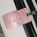 Rosa Brushed Metall Glitter Monogram Namn Bagagebricka<br><div class="desc">Det är enkelt att anpassa trendigets chic bagagemärkesdesign med söt  rosa som gnistar glitter på en  rosa,  borstad metallbakgrund.</div>