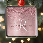 Rosa Brushed Metall Glitter Monogram Namn Julgransprydnad Metall<br><div class="desc">Anpassa enkelt chicen av trendig med dekorationsdesign med söt  rosa som gnistar glitter på en  rosa med borstad metallbakgrund.</div>