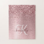 Rosa Brushed Metall Glitter Monogram Namn Pussel<br><div class="desc">Anpassa enkelt den här chicen av trendig-pussel med söt  rosa som gnistar glitter på en  rosa med borstad metallbakgrund.</div>