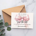 Rosa buggkräm Quinceanera Spara datumkortet Datumet<br><div class="desc">En modern och elegant Spara datum för en Quinceañera. En mjuk grädda,  beige färgad,  dekorerad med stor rosa. Anpassa och lägg till datum,  ställe,  namn och ålder.</div>