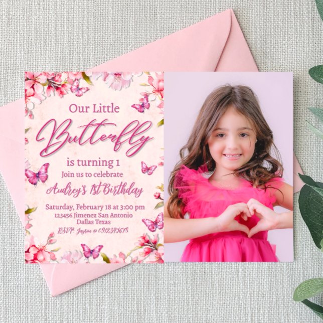 Rosa Butterfly Blommigt Girl Birthday-inbjudan Inbjudningar (Pink Butterfly Floral Girl Birthday Invitation with Photo)