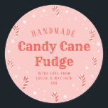 Rosa Candy cane Homemade julklapp Runt Klistermärke<br><div class="desc">Det här klistermärket är designat att fästa på DIY-gåvor till helgdagarna. Den har en röd och rosa design som är komplett med polkagrisar, snö, stjärnor och snöflingor. Det skulle vara perfekt att märka flaskor eller Mason burk fylld med Candy cane Fudge, Hett Chocolate eller Peppermint Bark som en vanlig julklapp....</div>