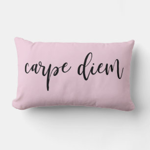  Rosa Carpe Diem Elegant Script Lumbarkudde