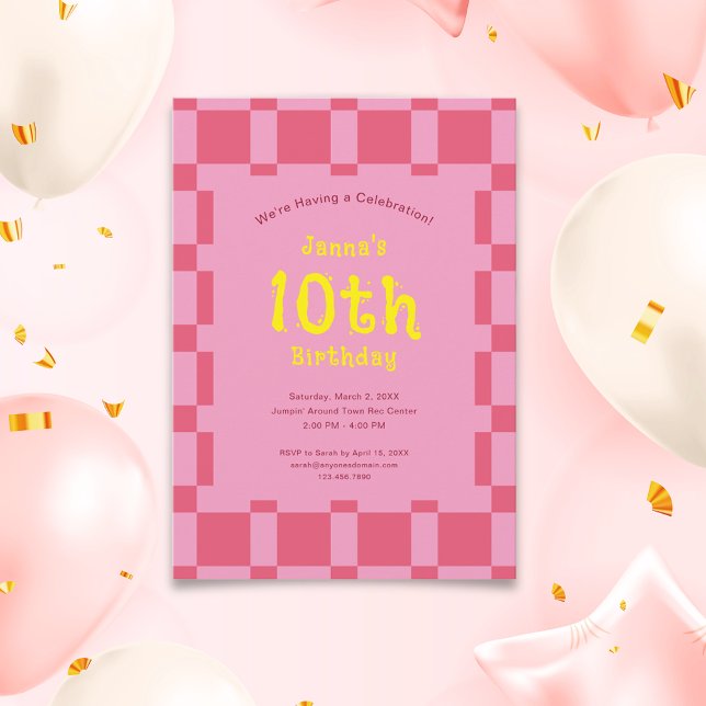 Rosa Checkated Mönster Cute Girl Birthday Inbjudningar (Pink Checkered Pattern Cute Girl Birthday Invitation)