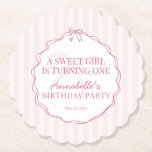 Rosa Coquette Bow Pastel Födelsedagsfest Underlägg Papper<br><div class="desc">Lägg till en gnutta spelande charm till firande med vår Coquette Bow Party Decor Collection. Med en handdragen coquette-buskdocka på en drömaktig pastelliserad bakgrund, är den här moralinspirerade designen perfekt för att skapa en mjuk, söt party-scen. Den pastellpaletten och den vismiska rosan ger ett femininin-mjöl till födelsedagar, duschar och snyggtar....</div>