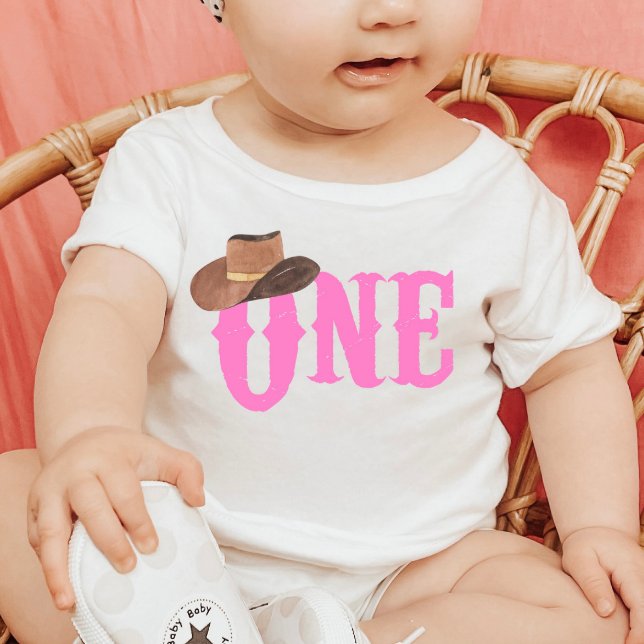 Rosa Cowgirl-hatt-tema FÖRSTA 1-årsdag T Shirt (Skapare uppladdad)