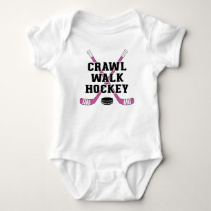 Rosa Crawl Walk Hockey Klubbor och Puck Babyflicka T Shirt