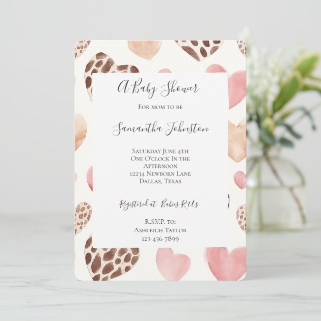 Rosa Cream Brown Leopard Hearts Baby Shower Inbjudningar (Stående Fram)