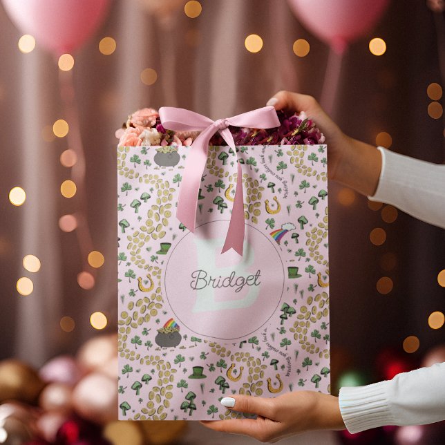 Rosa Cute n' Curvy Shamrocks Baby Namn St Patricks (Original St Patricks Day pattern. Click on "Personalize" & follow the text prompts to make it yours!)