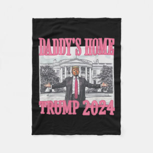 Rosa Daddys Home Trump 2024 Fleecefilt