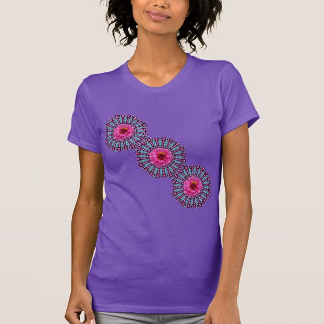 Rosa Daises in Crystal Light T-Shirt (Framsida)