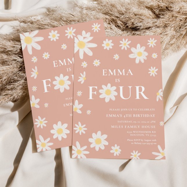 Rosa Daisy Fjärde 4e födelsedagen inbjudan fyra (Skapare uppladdad)