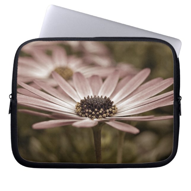Rosa Daisy Laptop Sleeve (Framsidan)