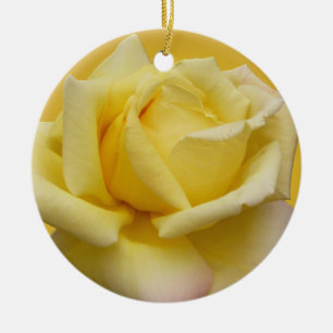 Rosa dekoration för gul rosprydnadpersonlig
