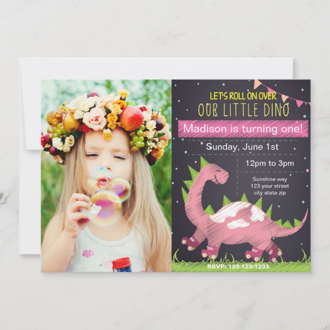 Rosa Dino Skate Birthday inbjudan med Photo (Framsida)