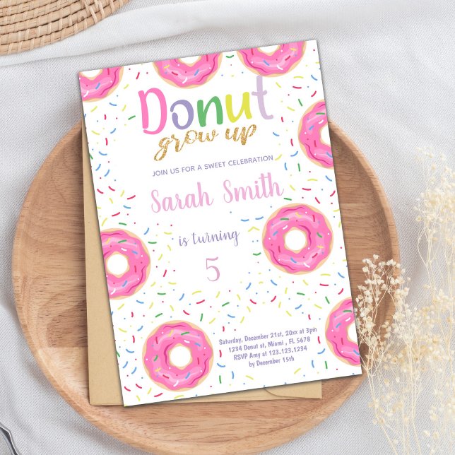 Rosa Donut-inbjudan på födelsedagen Inbjudningar (Pink Donut Birthday Invitations)