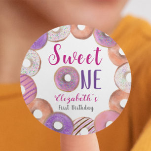 Rosa Donut Sweet One First Birthday Anpassningsbar Runt Klistermärke