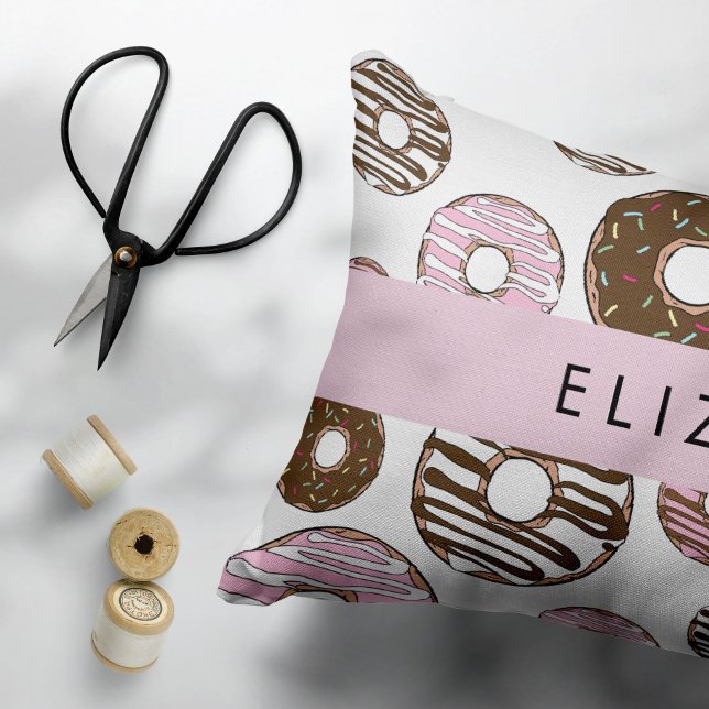 Rosa Donuts, Brown Donuts, Sprinkles, ditt namn Prydnadskudde (Skapare uppladdad)